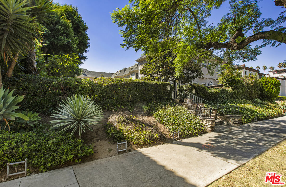 1147 S Westmoreland Ave Unit: 2