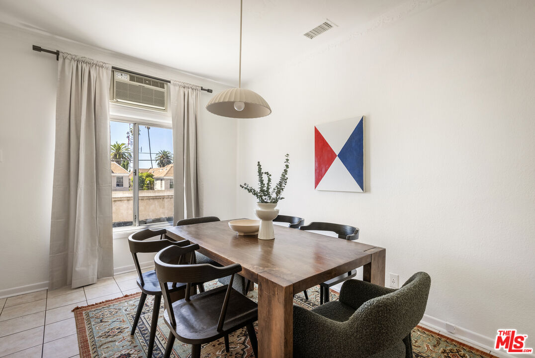 1147 S Westmoreland Ave Unit: 2