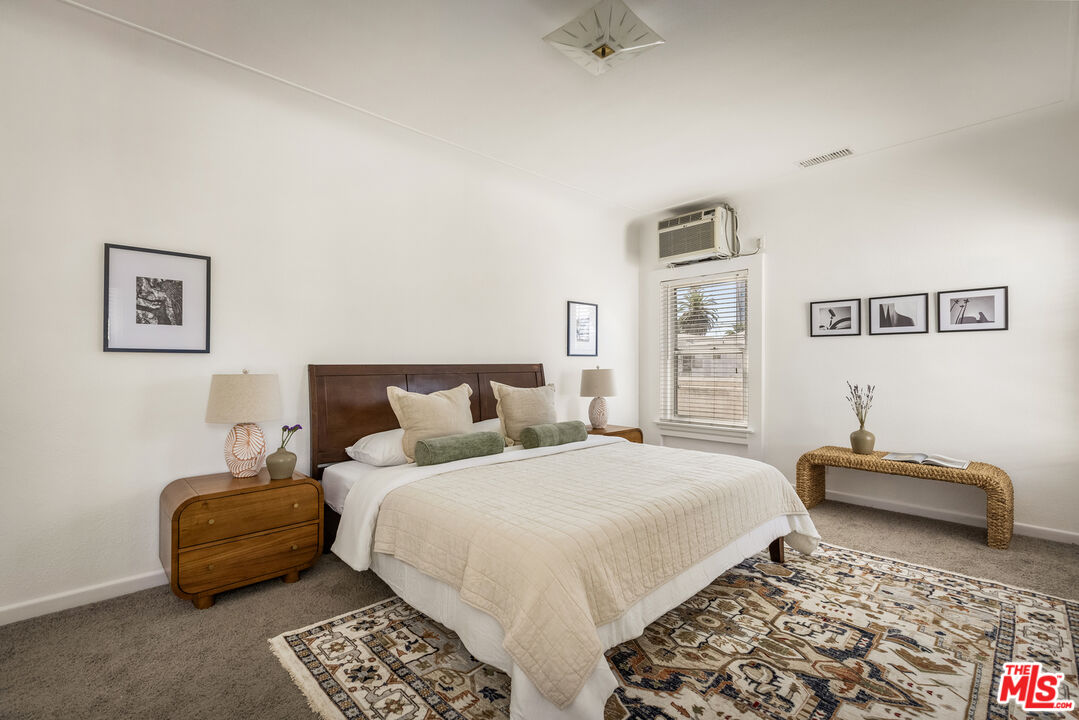 1147 S Westmoreland Ave Unit: 2