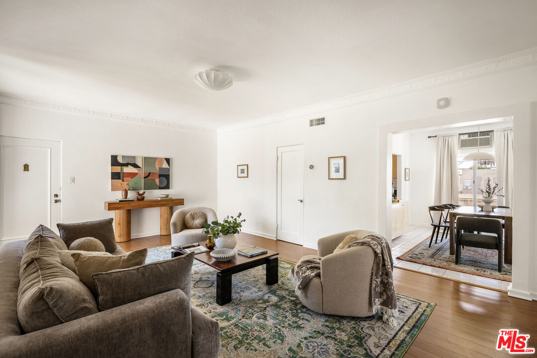 1147 S Westmoreland Ave Unit: 2