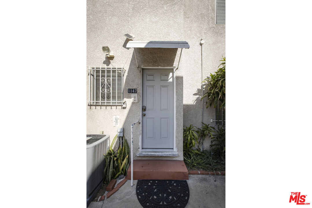 1147 S Westmoreland Ave Unit: 2