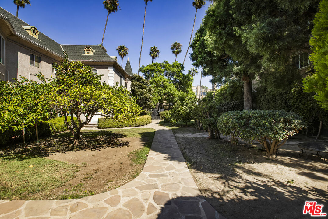 1147 S Westmoreland Ave Unit: 2