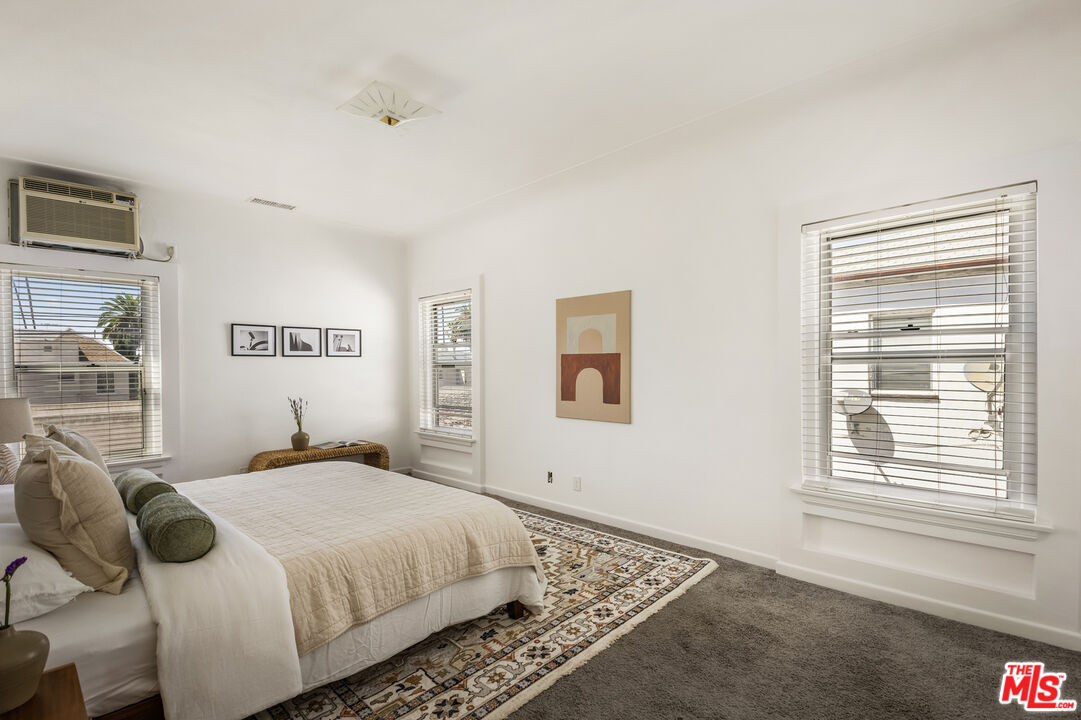 1147 S Westmoreland Ave Unit: 2