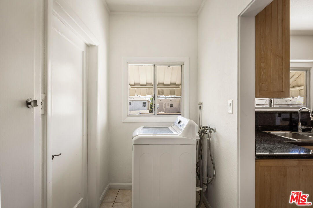 1147 S Westmoreland Ave Unit: 2