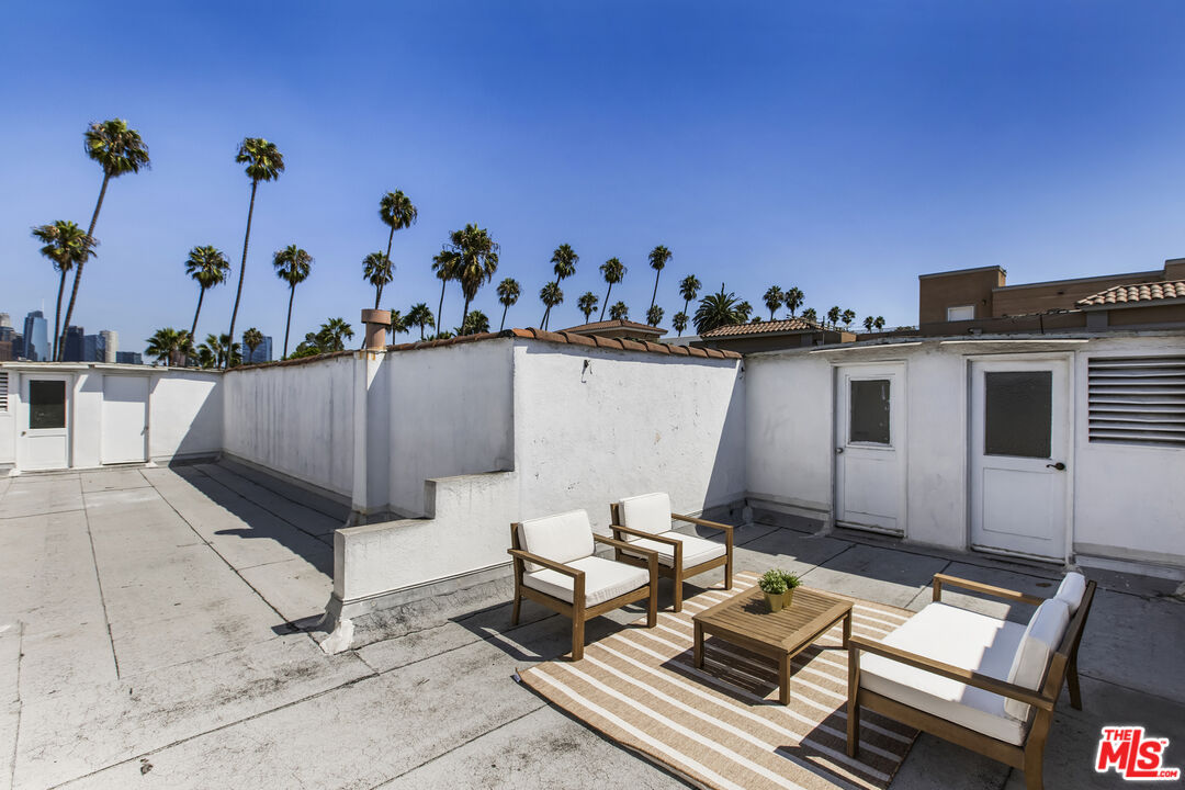 1147 S Westmoreland Ave Unit: 2