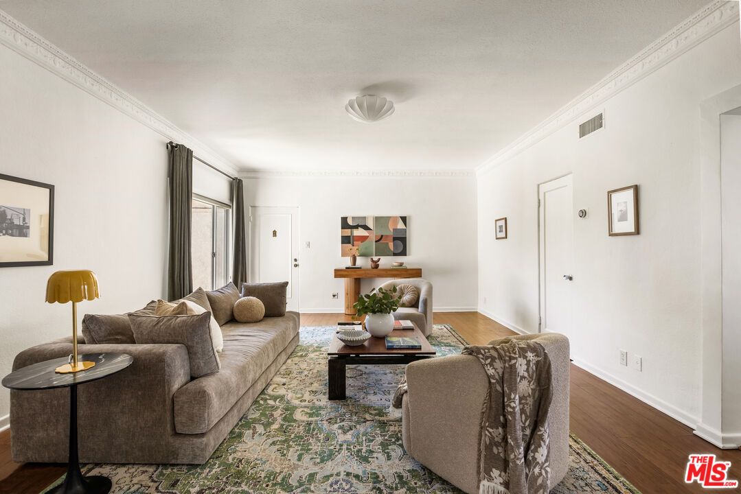 1147 S Westmoreland Ave Unit: 2