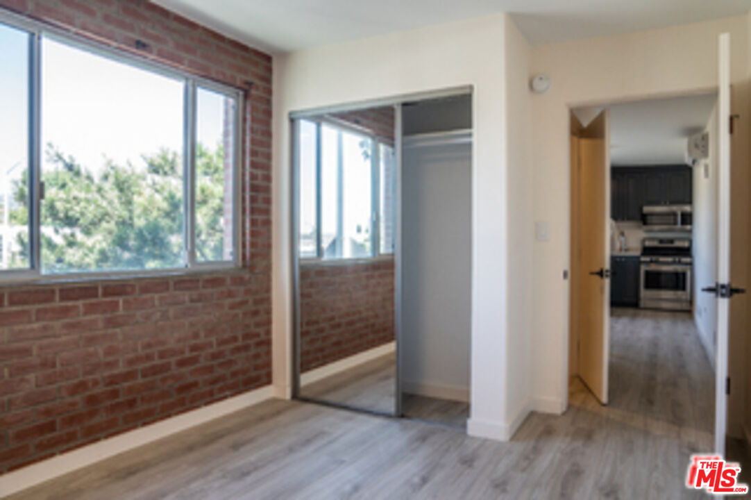 914 N Fairfax Ave Unit: 201