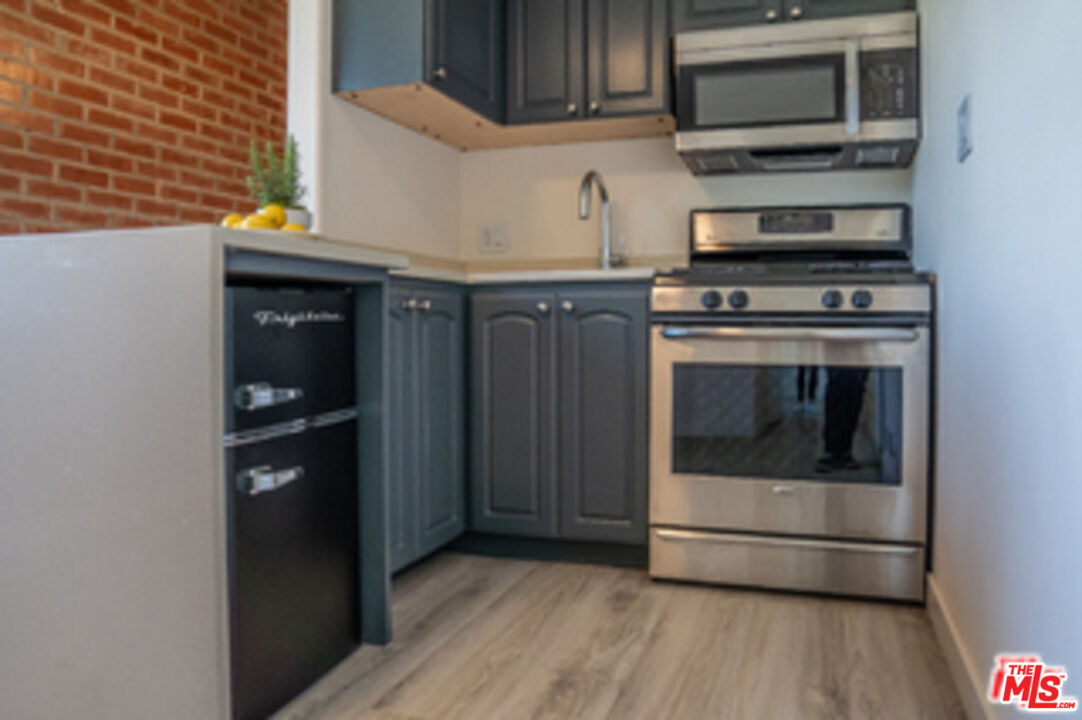 914 N Fairfax Ave Unit: 201