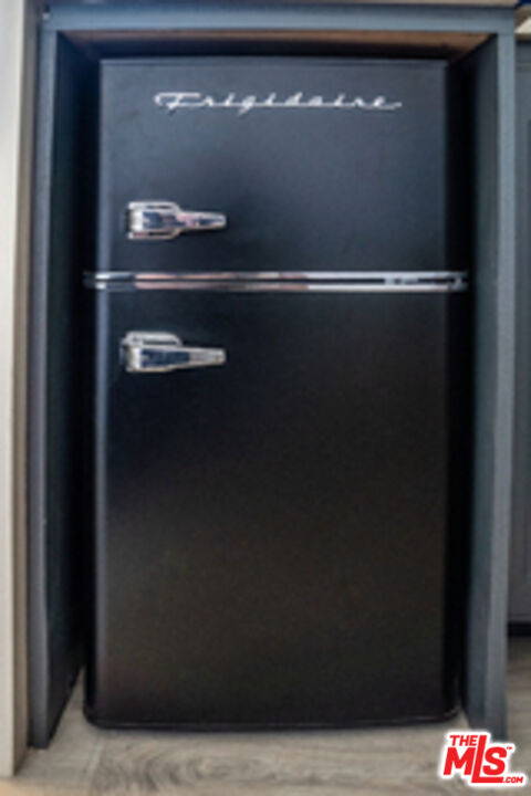 914 N Fairfax Ave Unit: 201