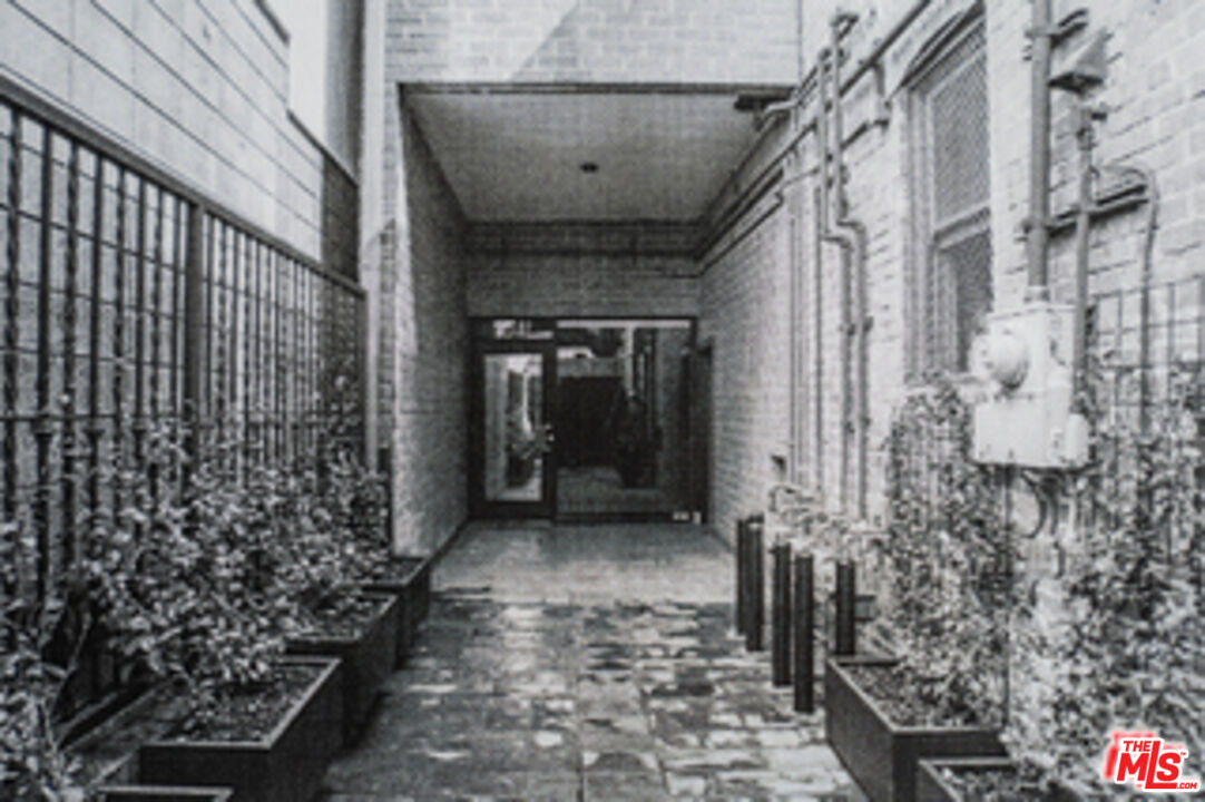 914 N Fairfax Ave Unit: 201