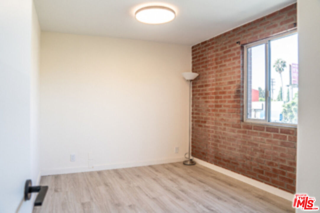 914 N Fairfax Ave Unit: 201