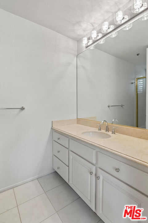 2131 Century Park Ln Unit: 307