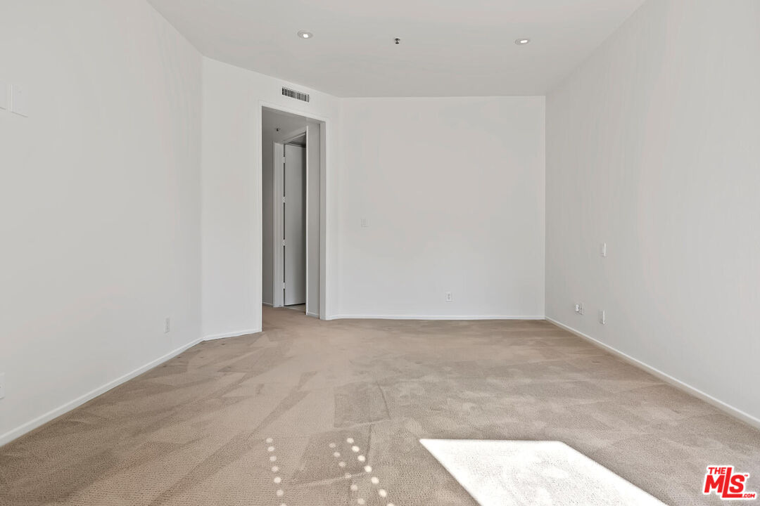 2131 Century Park Ln Unit: 307