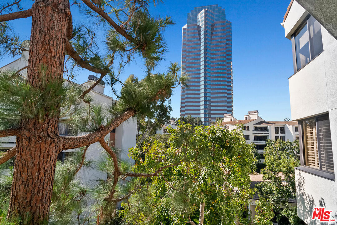 2131 Century Park Ln Unit: 307