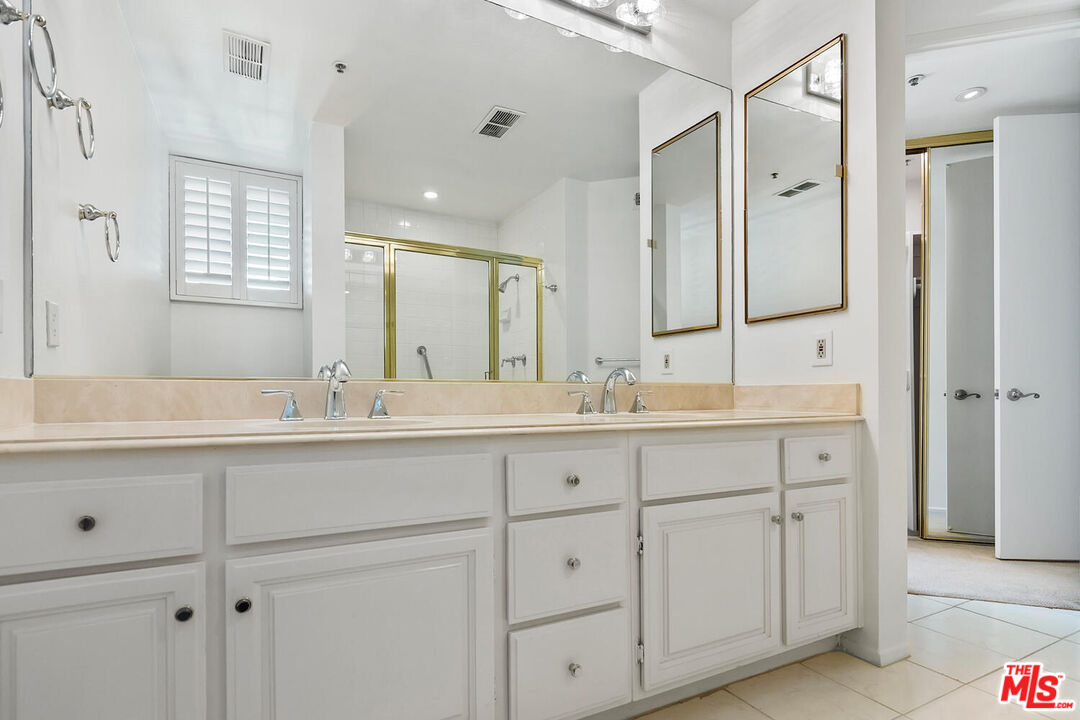 2131 Century Park Ln Unit: 307