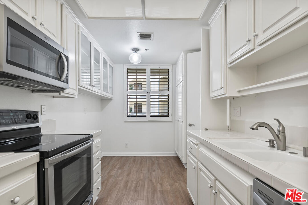 2131 Century Park Ln Unit: 307