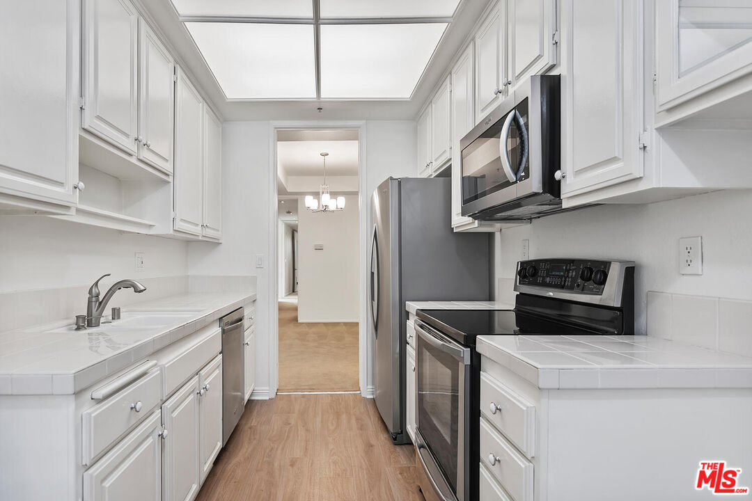 2131 Century Park Ln Unit: 307