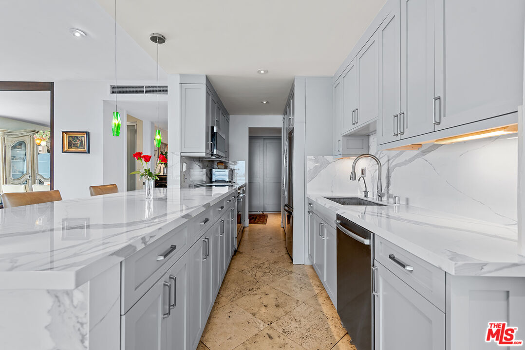 2222 Avenue Of The Stars Unit: 2503