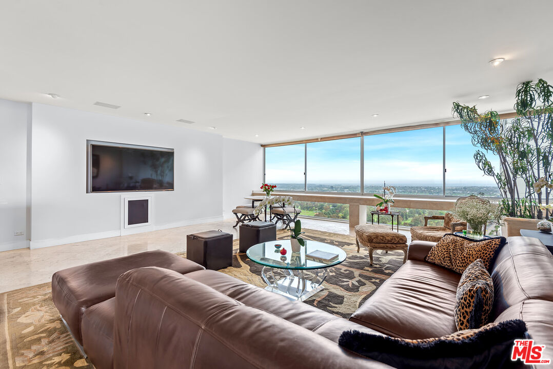 2222 Avenue Of The Stars Unit: 2503