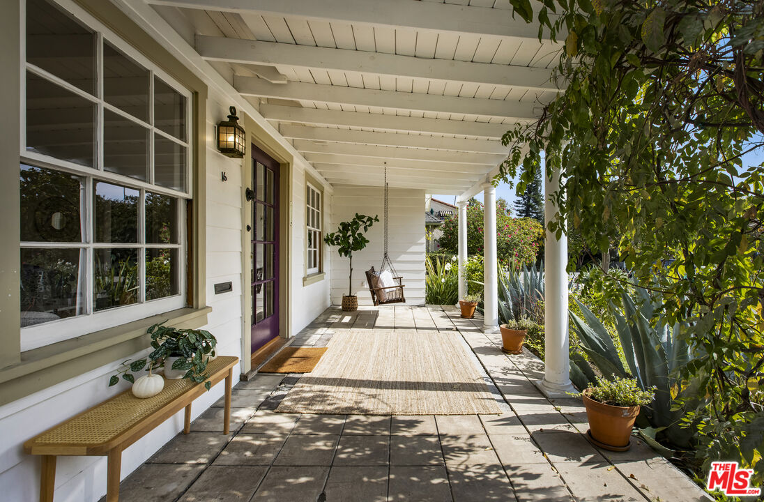 16 Oak Knoll Gardens Dr