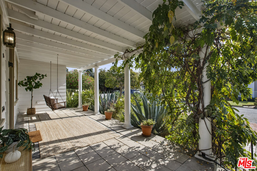 16 Oak Knoll Gardens Dr