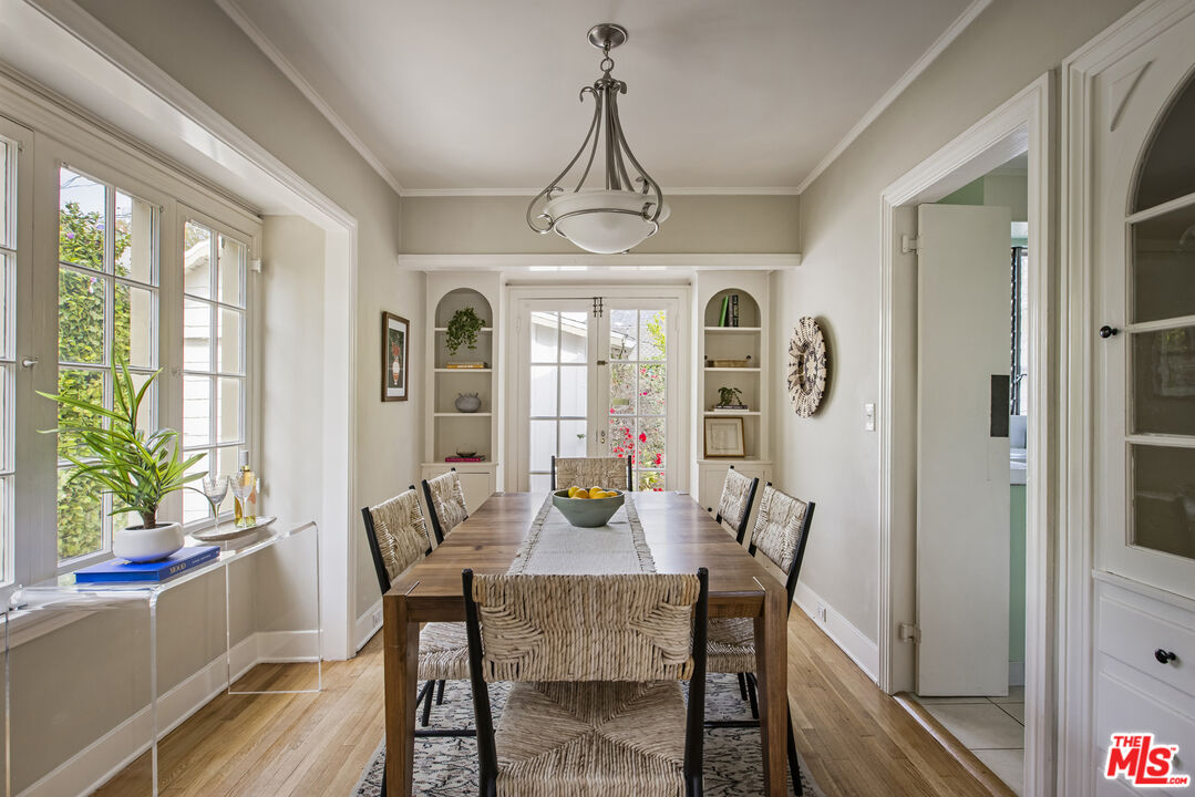 16 Oak Knoll Gardens Dr