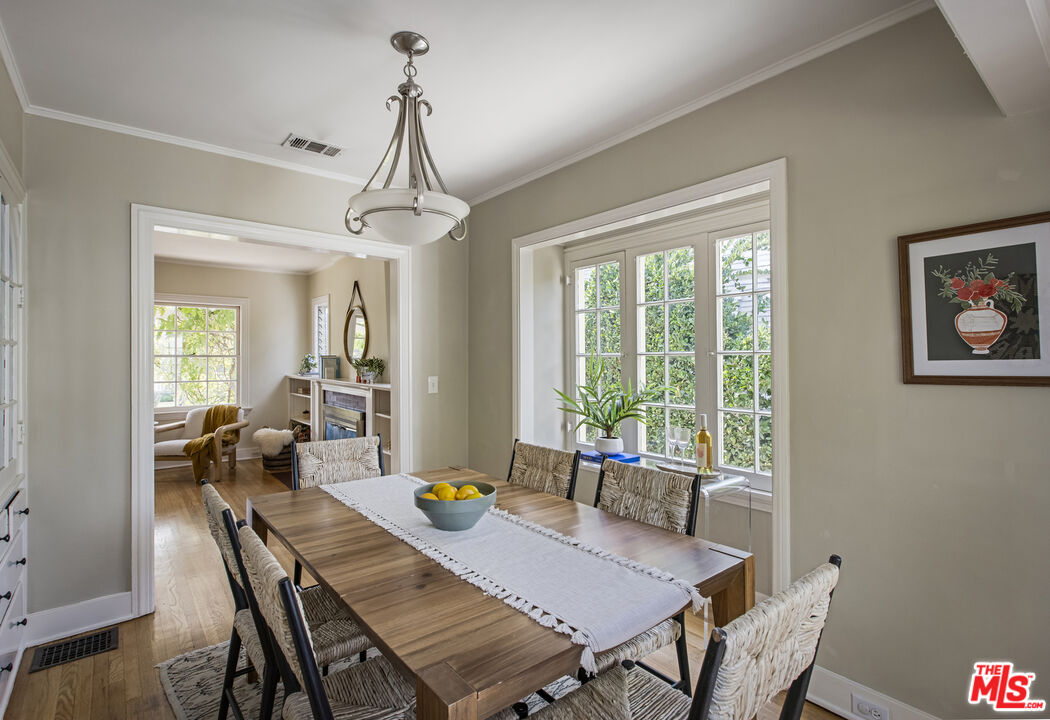 16 Oak Knoll Gardens Dr