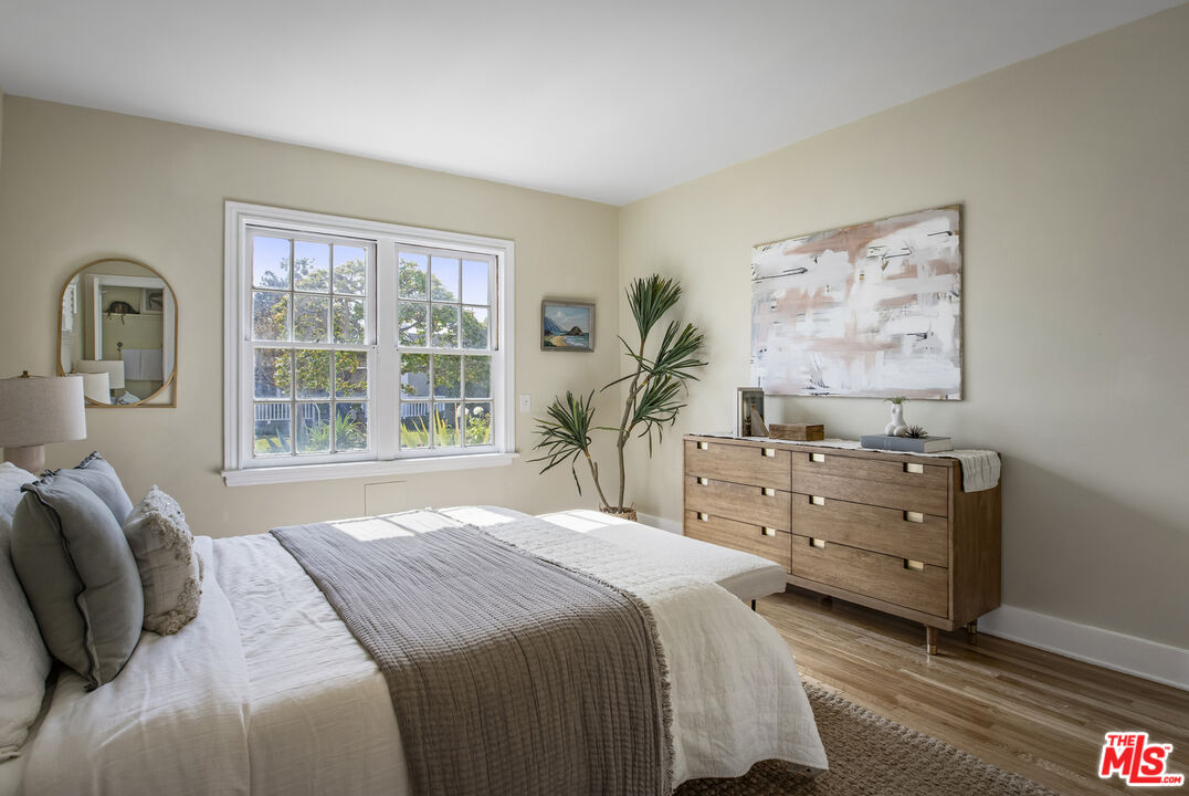 16 Oak Knoll Gardens Dr