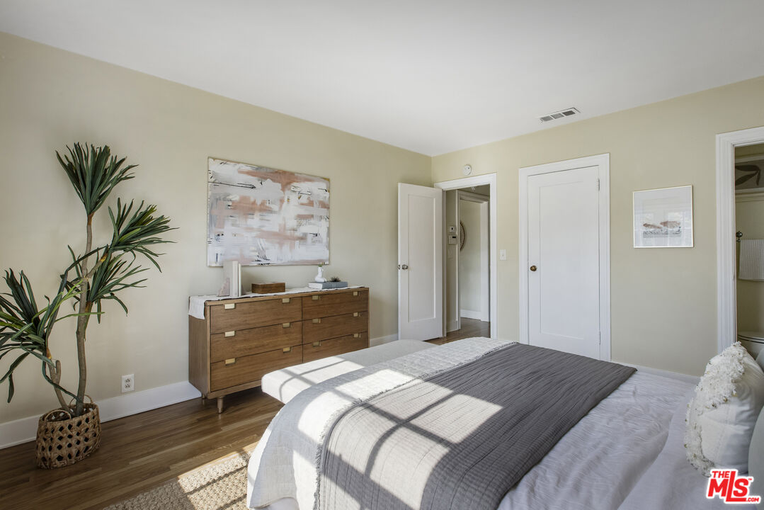 16 Oak Knoll Gardens Dr