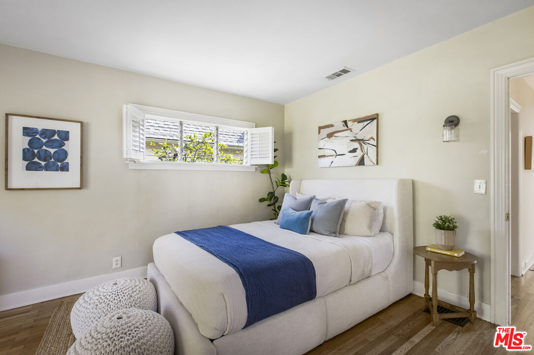 16 Oak Knoll Gardens Dr