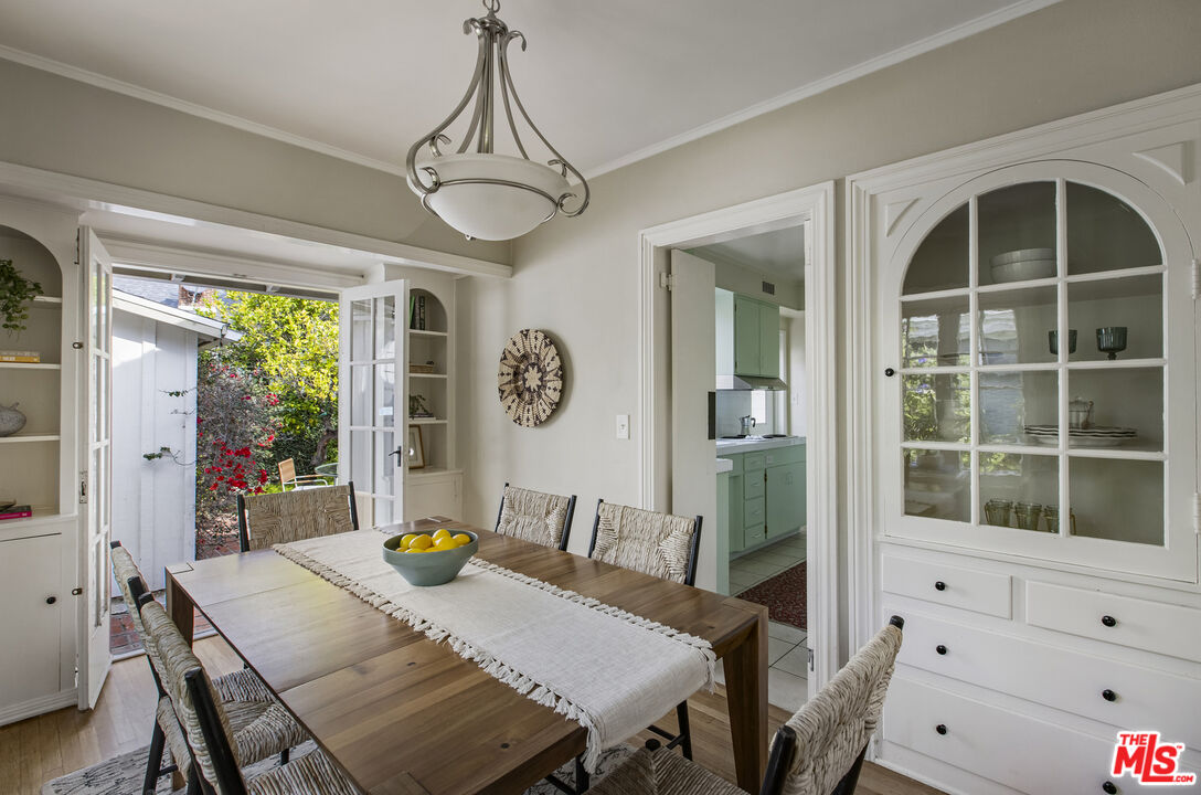 16 Oak Knoll Gardens Dr