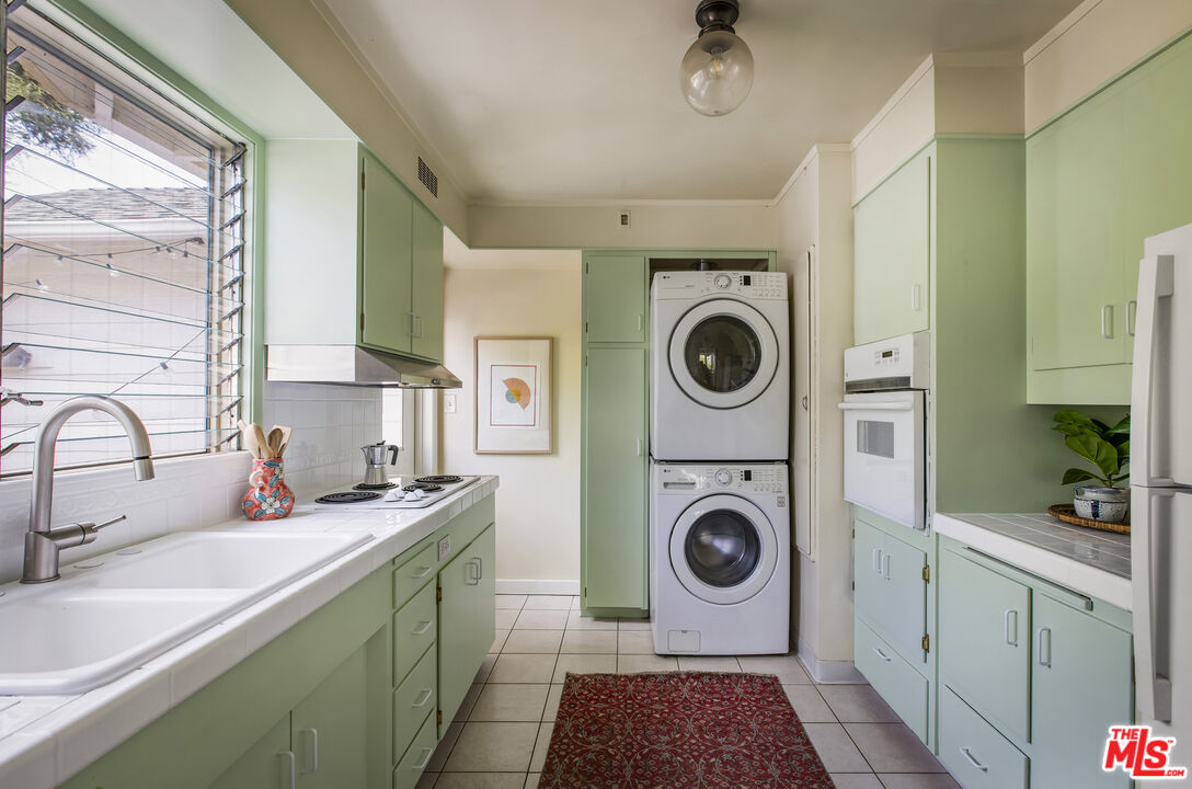 16 Oak Knoll Gardens Dr