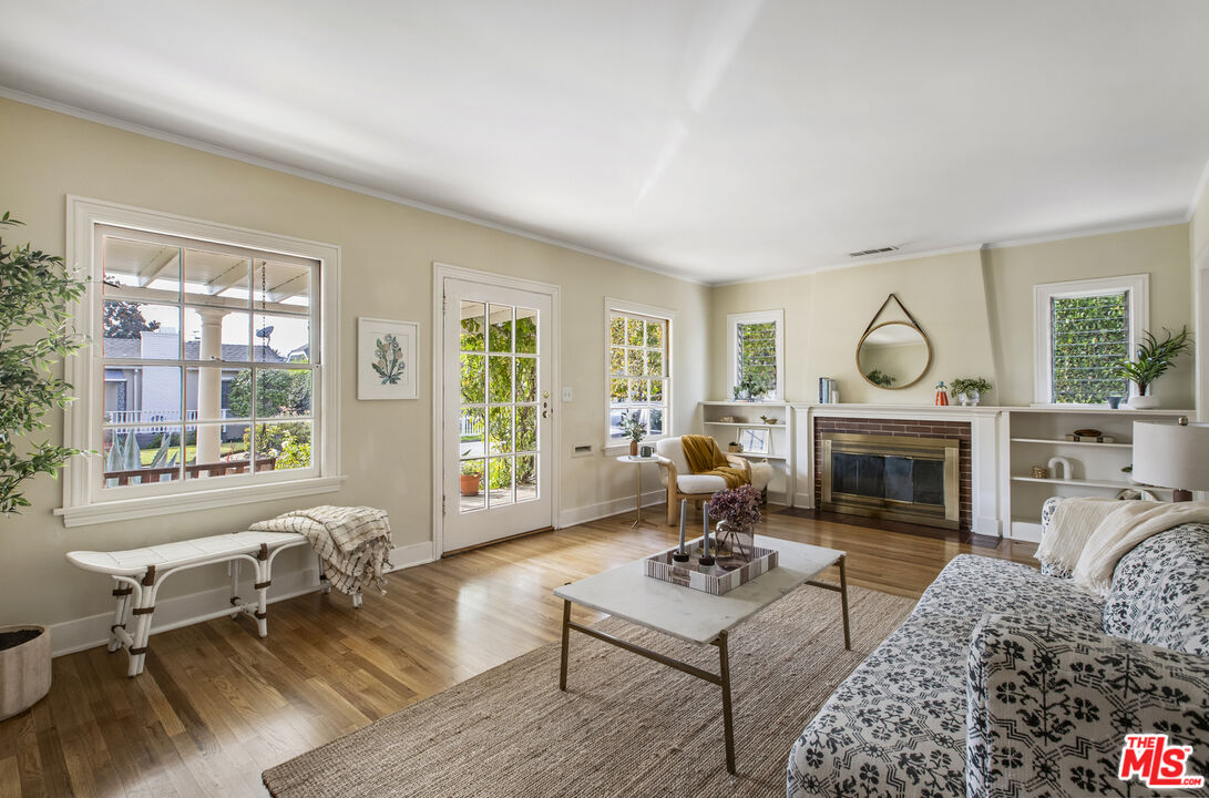 16 Oak Knoll Gardens Dr