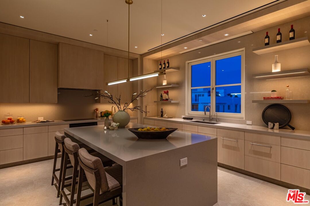 455 N Palm Dr Unit: PH