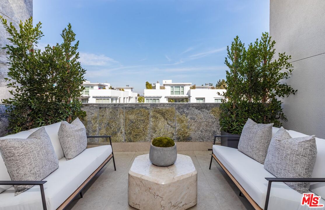 455 N Palm Dr Unit: PH