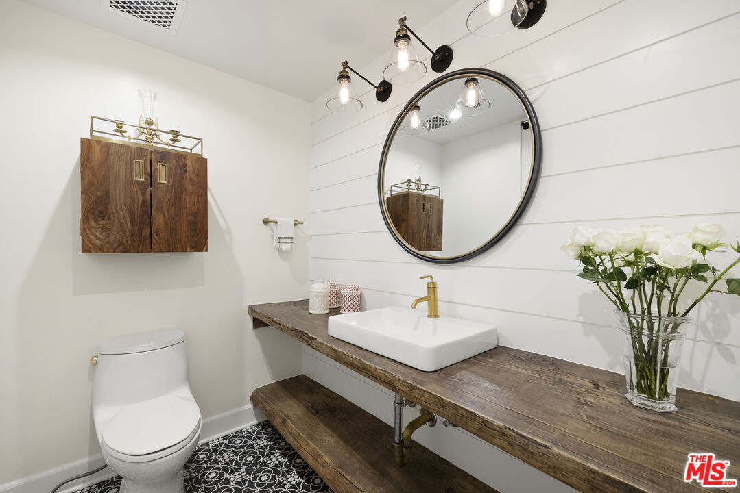 211 S Spalding Dr Unit: 109S