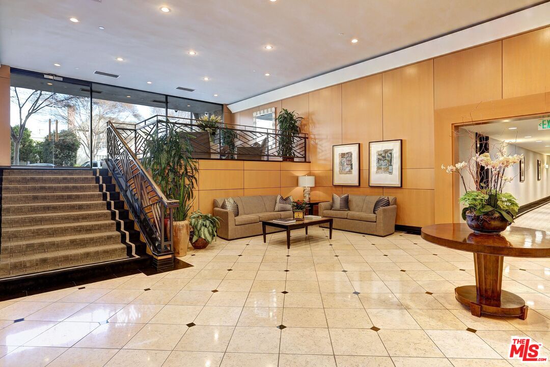 211 S Spalding Dr Unit: 109S