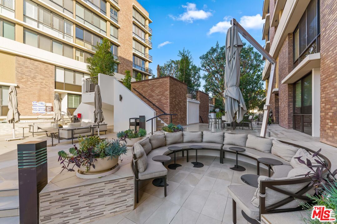 211 S Spalding Dr Unit: 109S