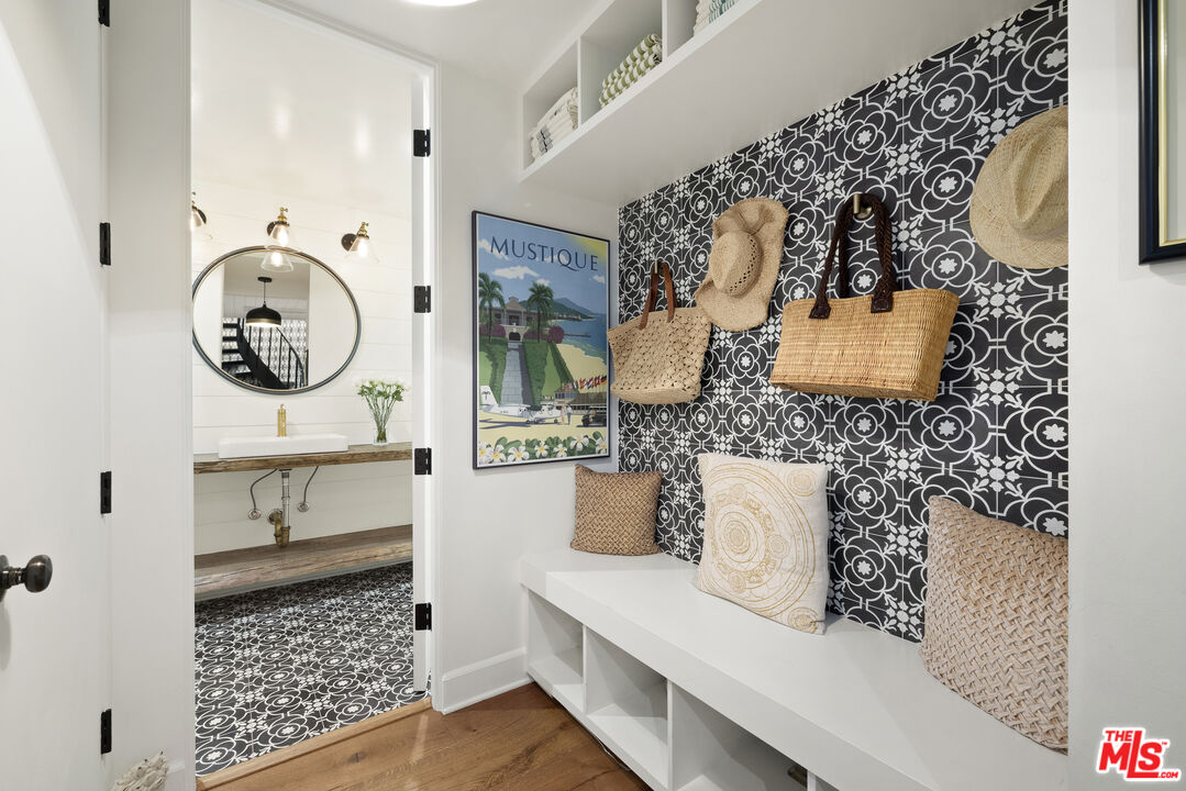 211 S Spalding Dr Unit: 109S