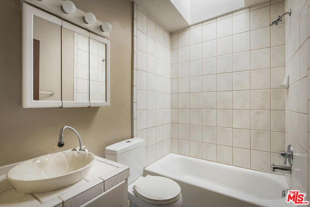 1017 Pearl St Unit: E