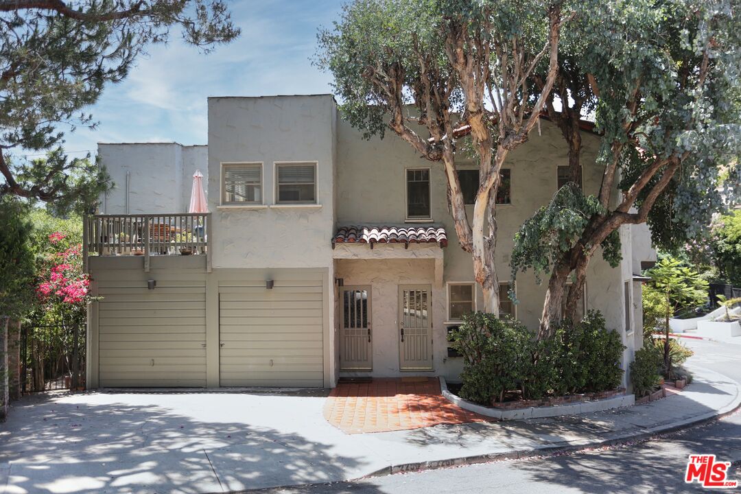 2256 Silver Ridge Ave