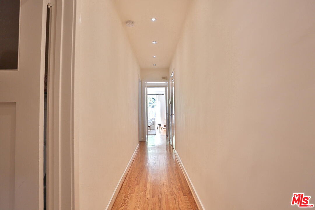 2256 Silver Ridge Ave