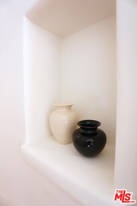 2256 Silver Ridge Ave