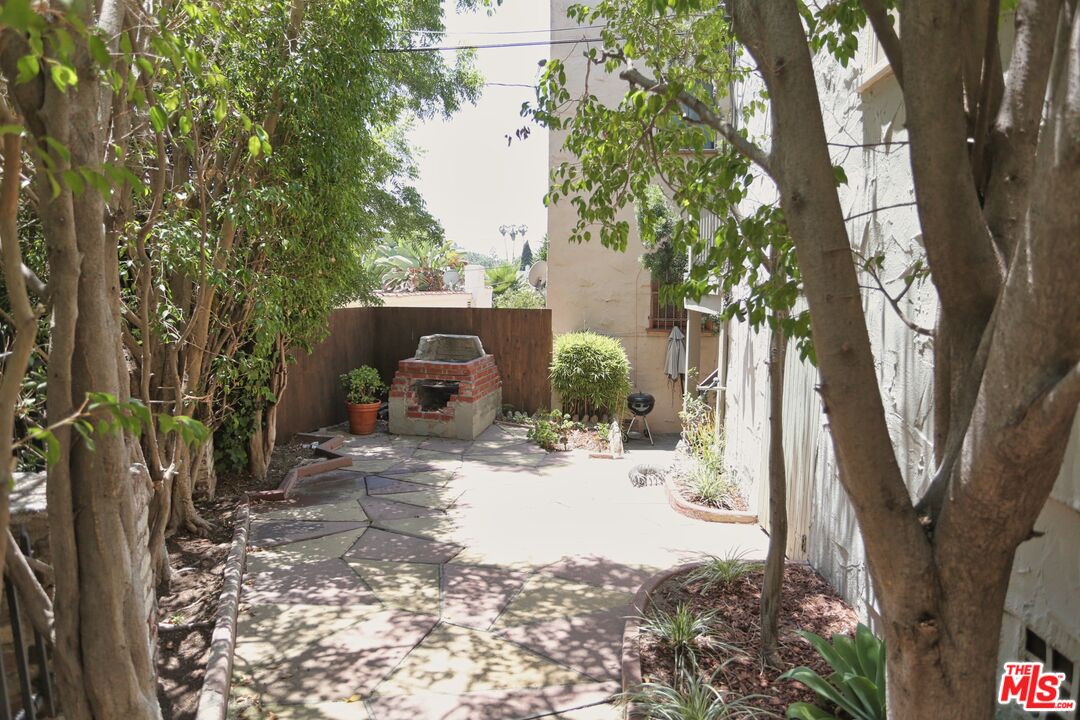 2256 Silver Ridge Ave