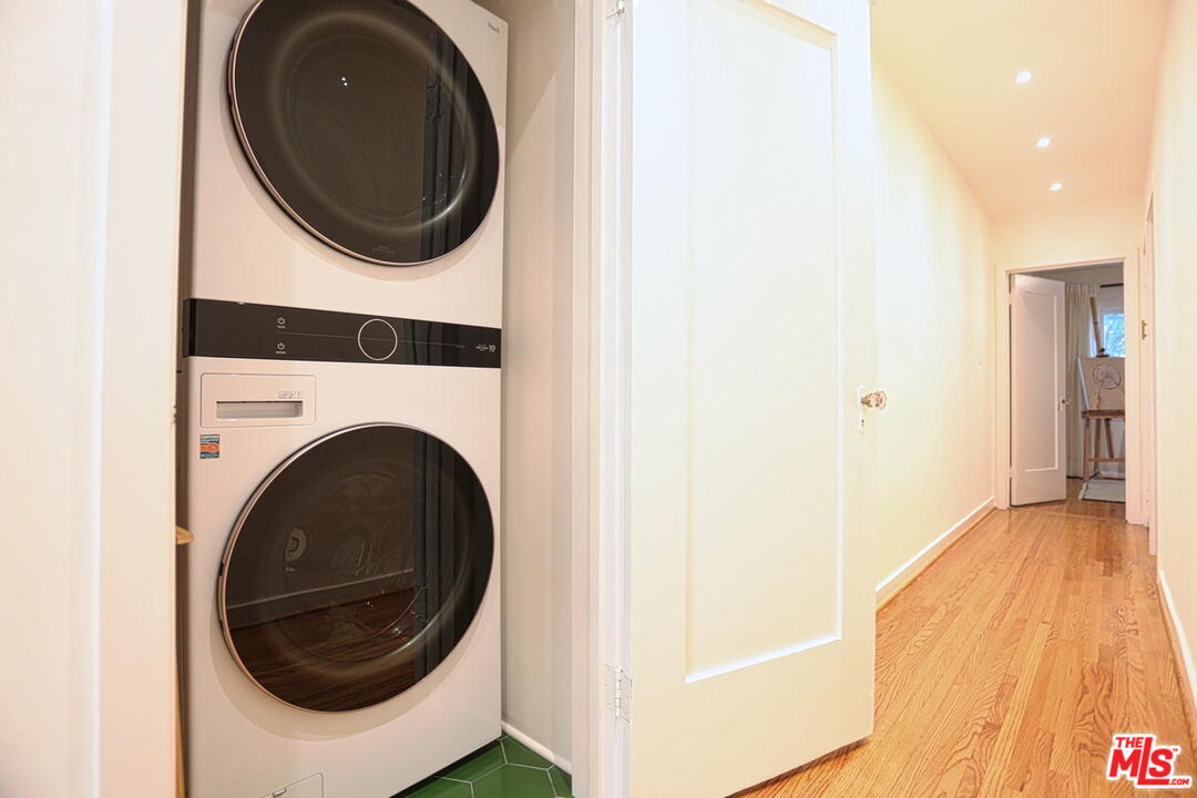 2256 Silver Ridge Ave