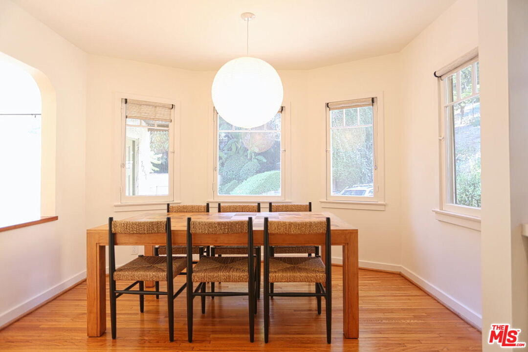 2256 Silver Ridge Ave