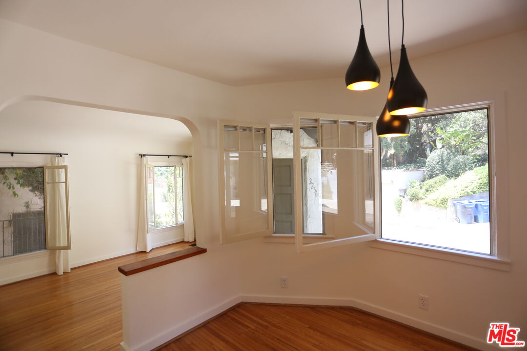 2256 Silver Ridge Ave