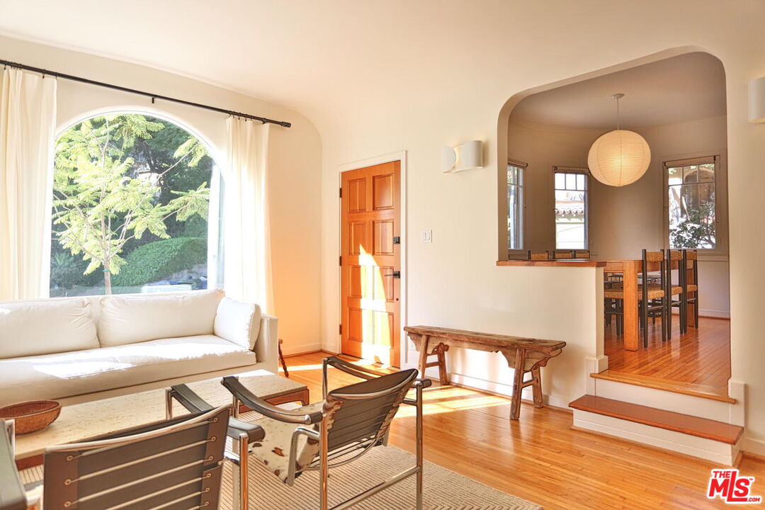 2256 Silver Ridge Ave