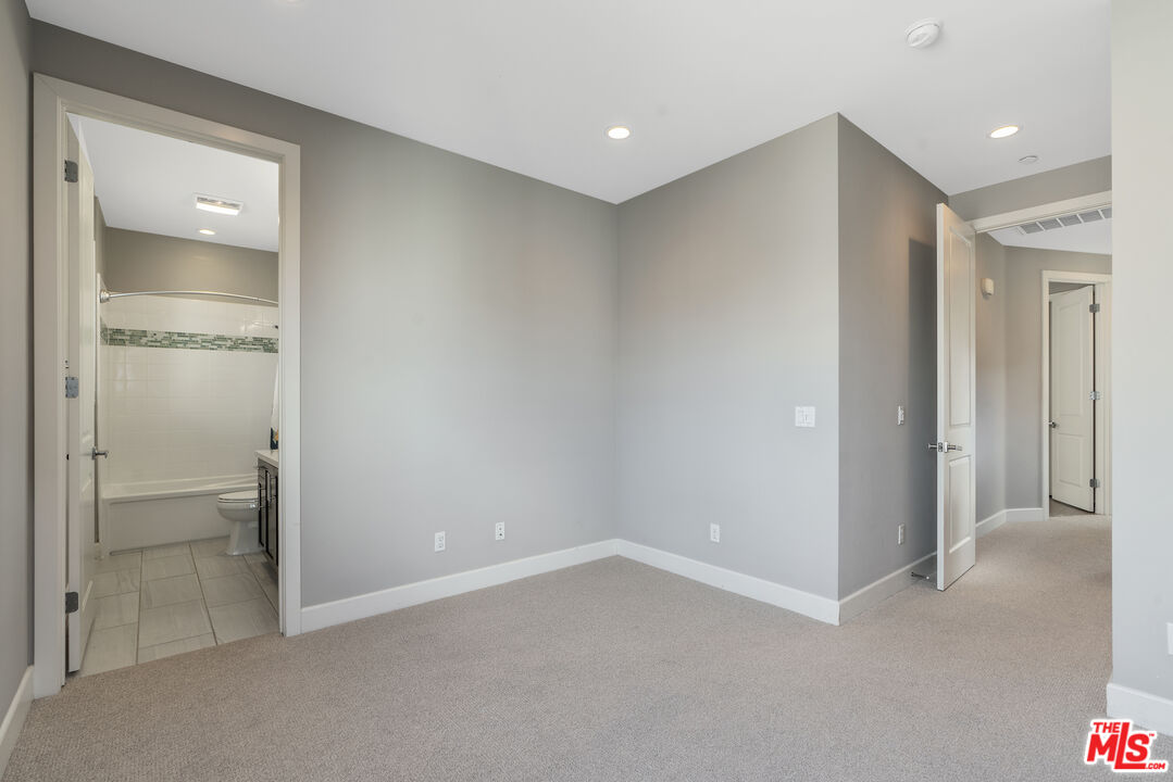 12860 S Seaglass Cir