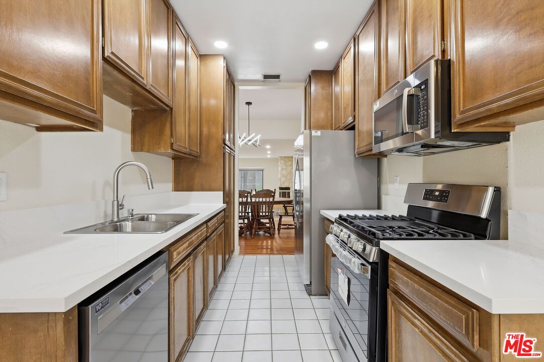 1271 Stoner Ave Unit: 208